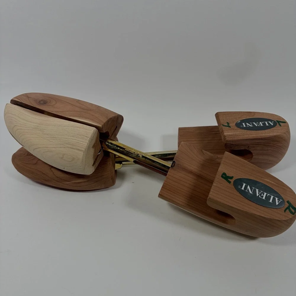 Alfani Red Cedar Wood Shoe Trees Shapers Split Toe Brass Tension Hardware Mens